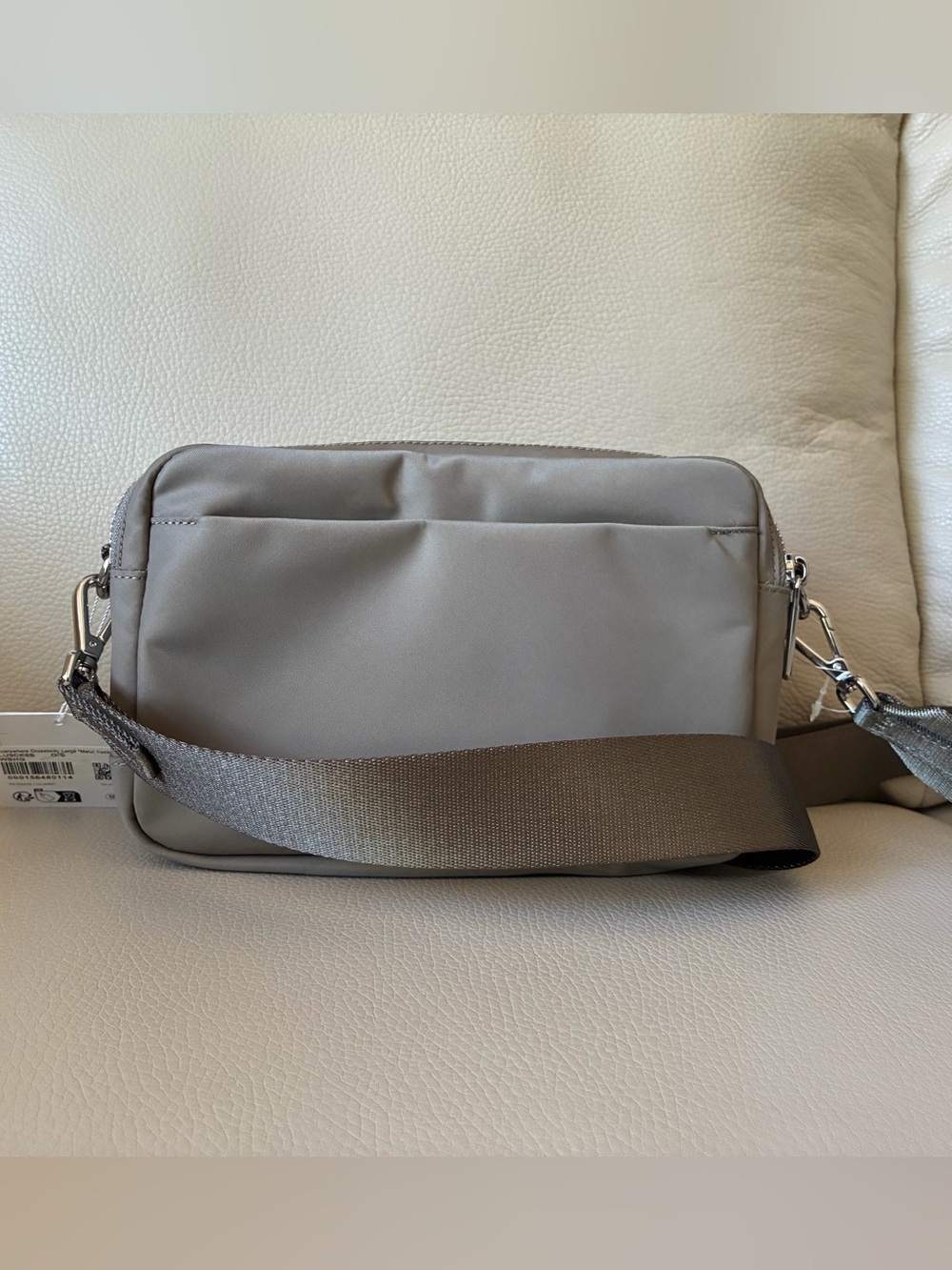 NWT Lululemon Everywhere Crossbody Bag 3L (warm ash grey) - Picture 3 of 3